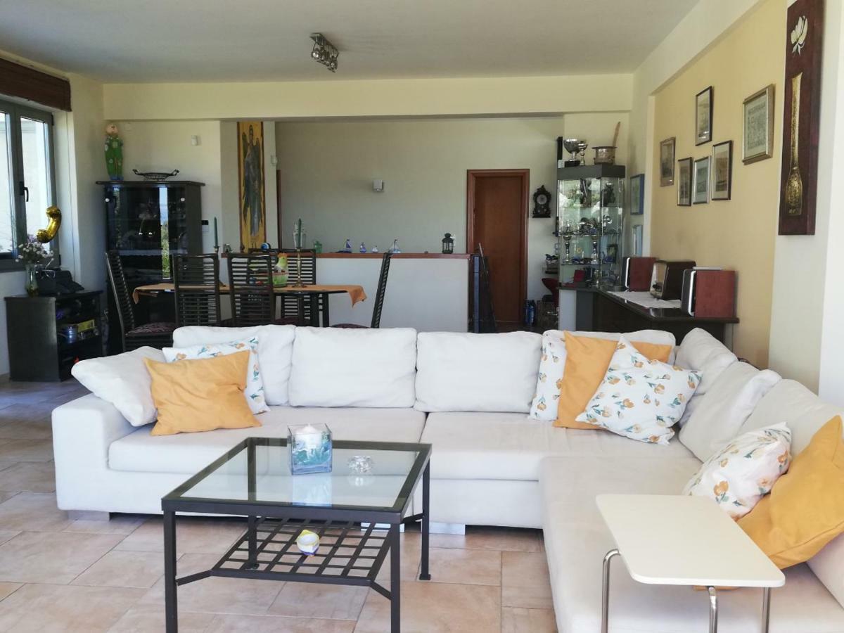Вилла Beautiful House By The Sea,Loutraki Skaloma. Экстерьер фото