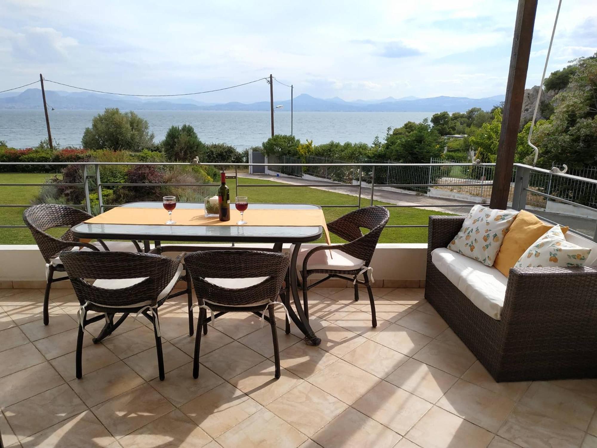 Вилла Beautiful House By The Sea,Loutraki Skaloma. Экстерьер фото